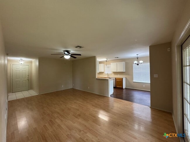 Photo - 102 Clydesdale Ln