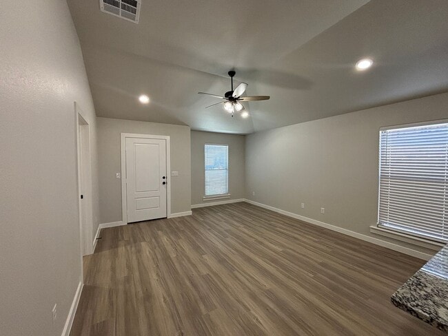 Photo - 3-Bedroom: Bells Farms