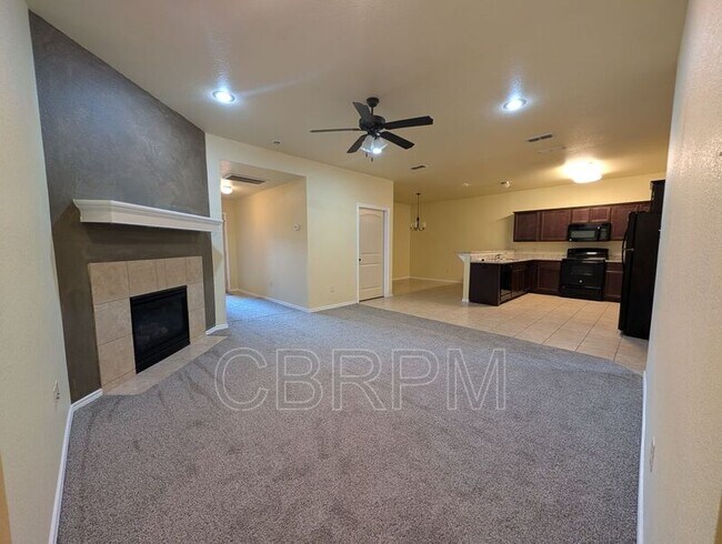 Photo - 3105 112th St