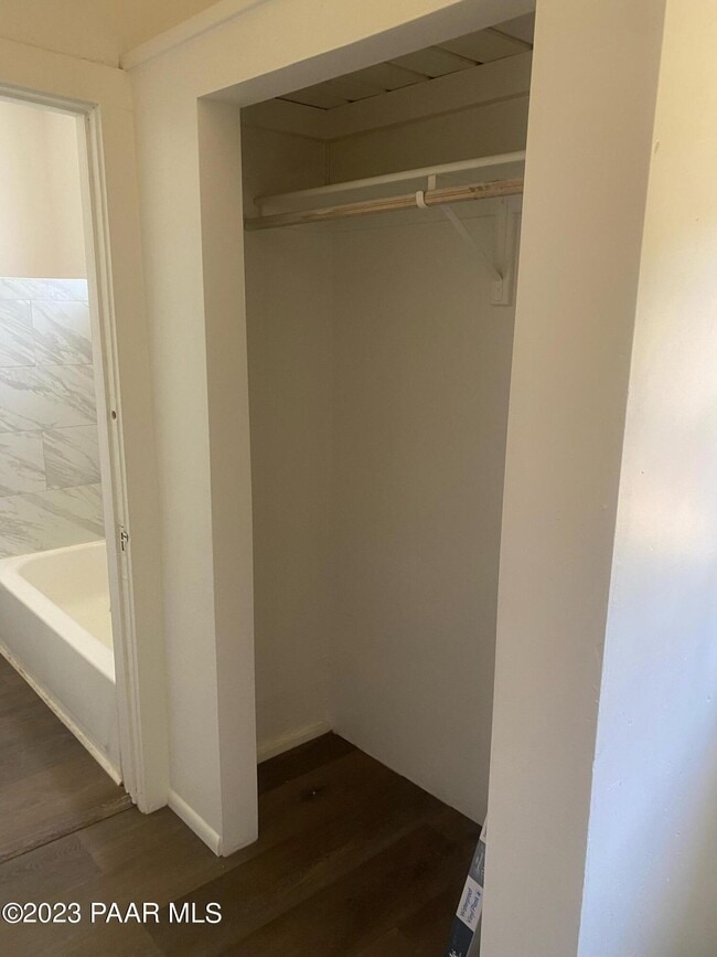 Photo - 215 E Willis St Unidad 1b