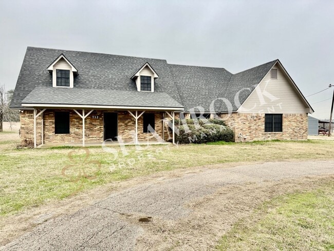 Building Photo - 712 N Crooked Creek Rd