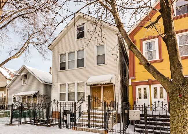 Photo - 1739 N Rockwell St House