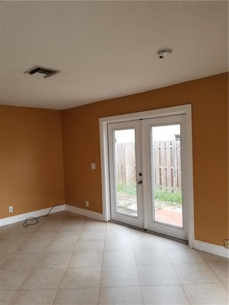 Photo - 5655 NE 3rd Ave