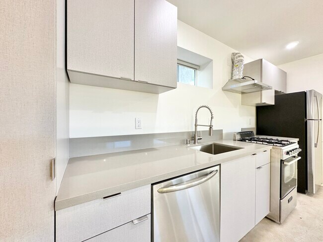 Photo - 2429 W Ave 33 Unit 1/4