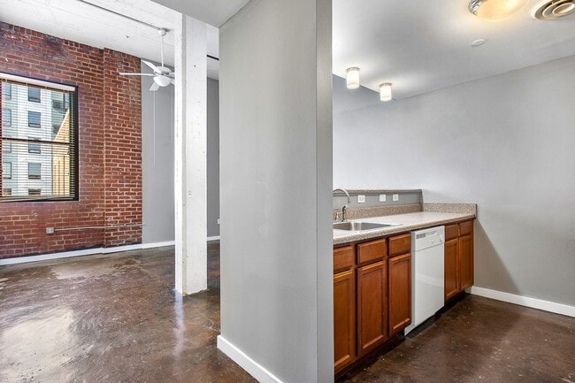 Photo - 1510 W Broad St - Residential