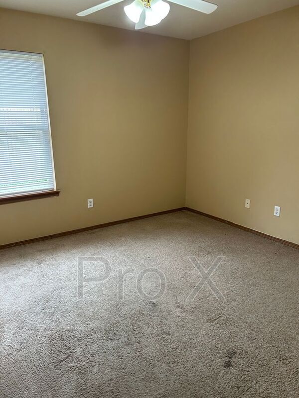 Photo - 311 E Laura St