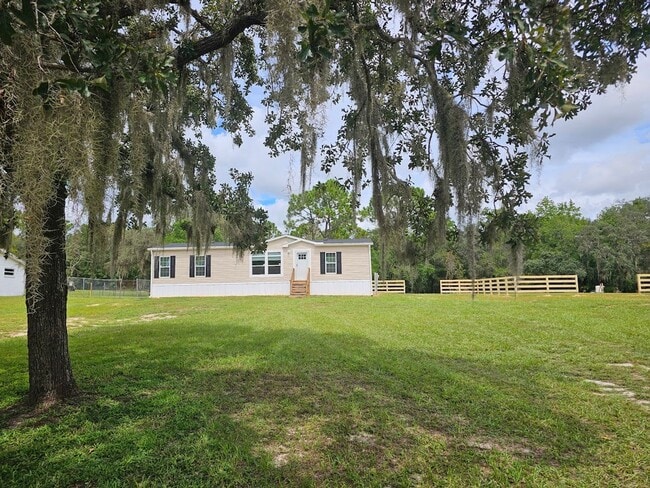 Building Photo - Welcome Home! Spacious 3-Bed, 2-Bath Split...
