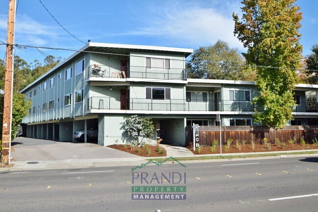 Building Photo - 1208 Sir Francis Drake Blvd Unit Apt 14