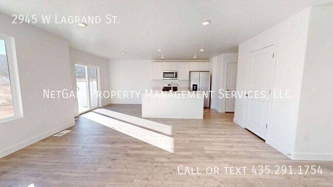 Photo - 2945 W LaGrand St