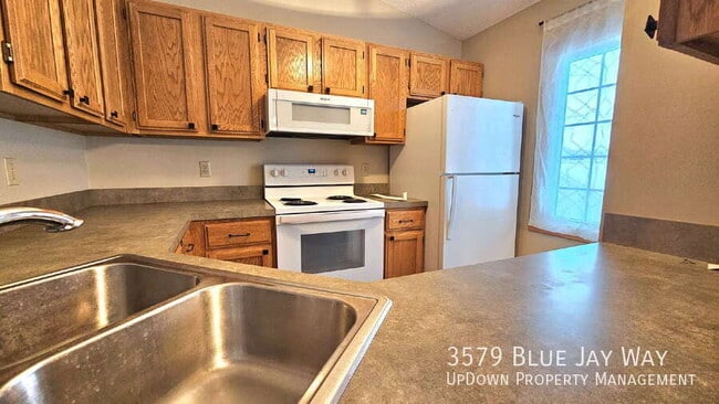 Photo - 3579 Blue Jay Way