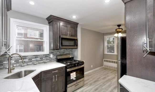 Cocina convertida en comedor - 761 E 101st St Unidad #1