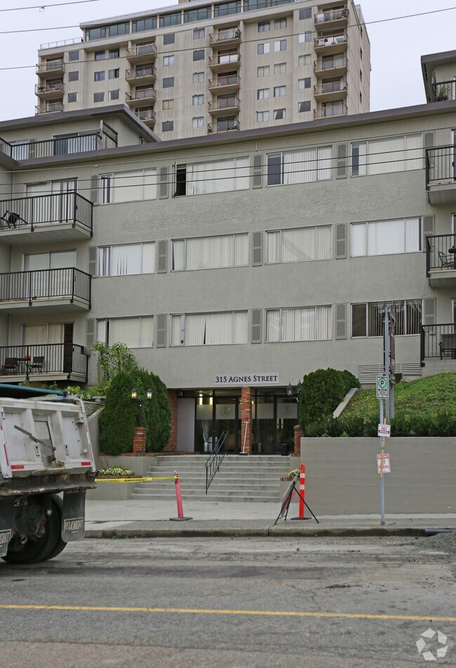 Photo - Royal Ridge Apartments