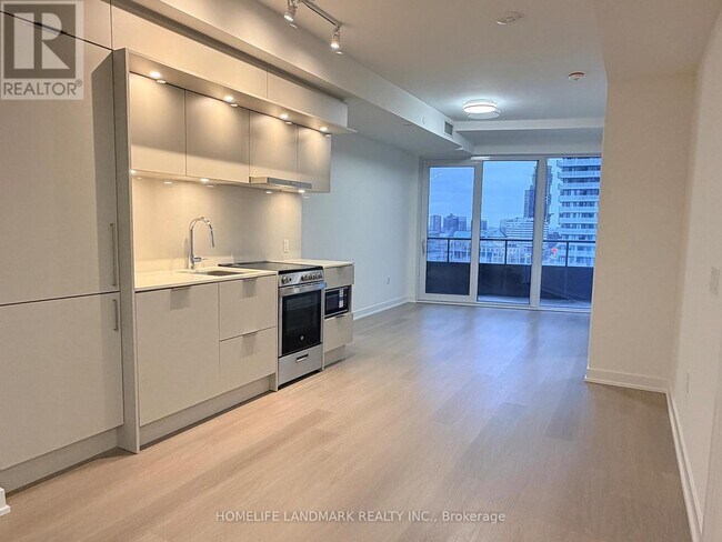 Photo - 448 Burnhamthorpe Rd W Unité 905