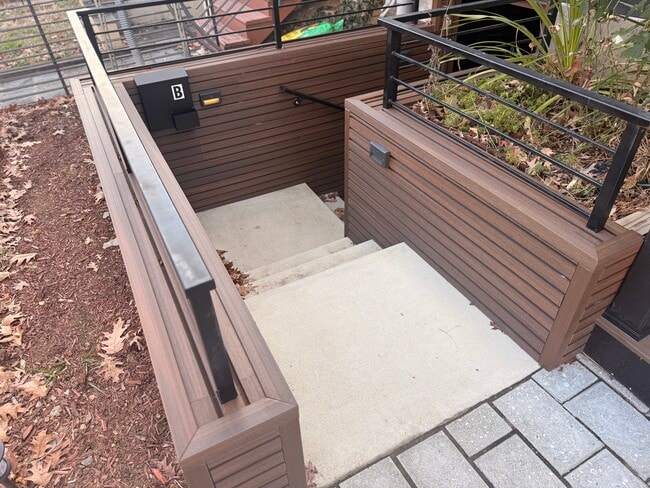 Photo - 2122 2nd St NW