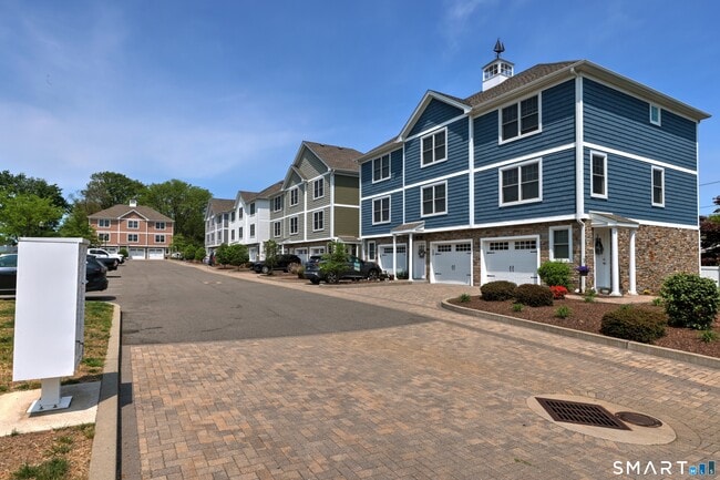 Photo - 335-343 Meadowside Rd Unit A