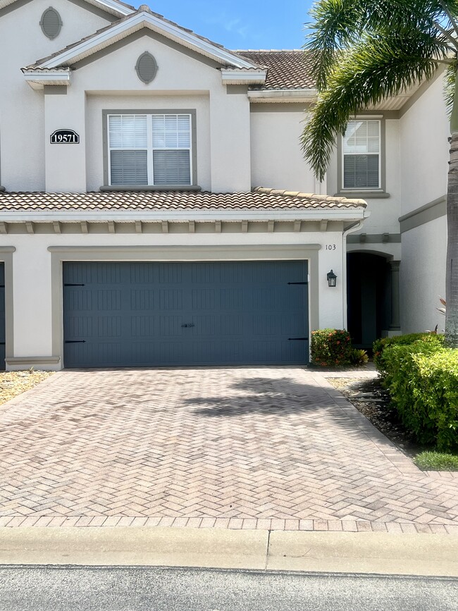 Photo - 19571 Bowring Park Rd Townhome