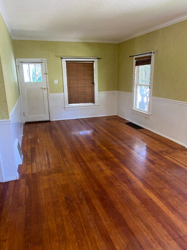 Photo - 128 South West End Boulevard