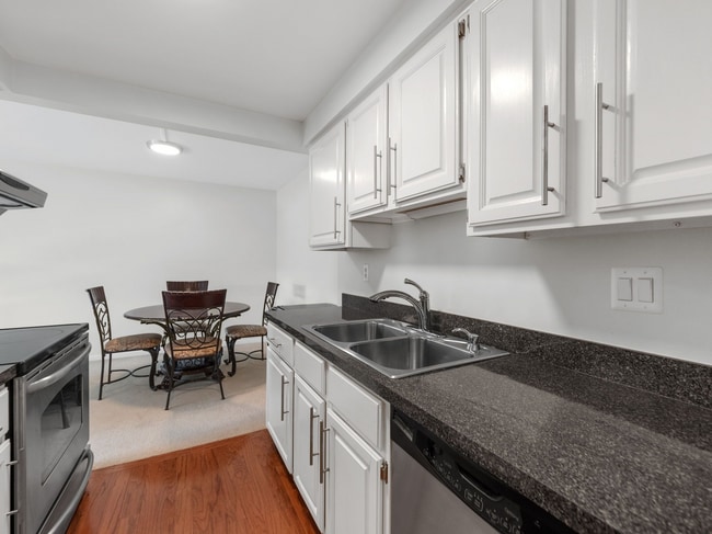 Photo - 411 S Old Woodward Ave Unidad 925