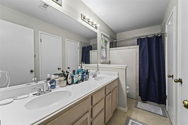 Photo - 9000 Wellesley Dr