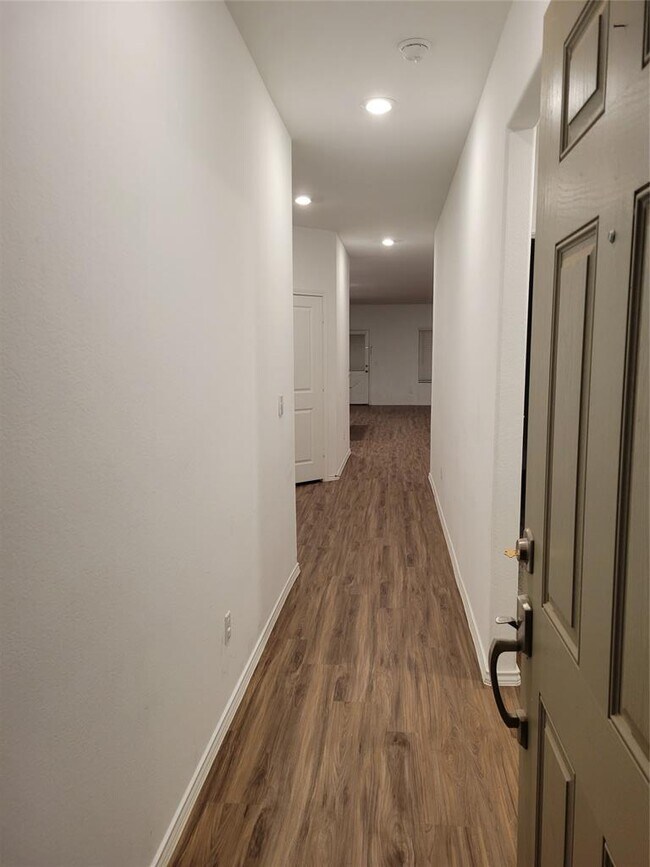 Photo - 266 Silver Glen Dr