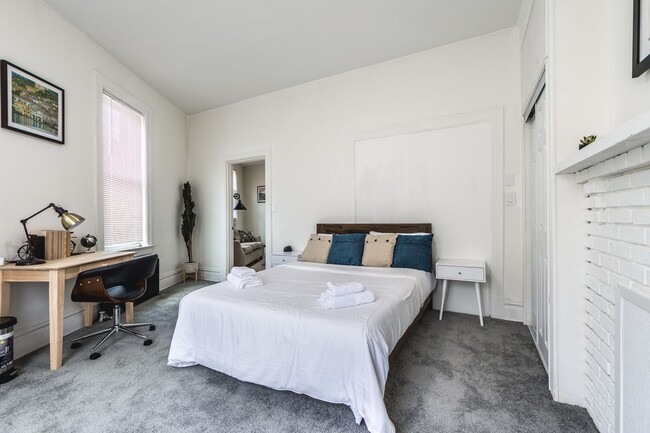 Photo - 4913 Yew St Unit 1