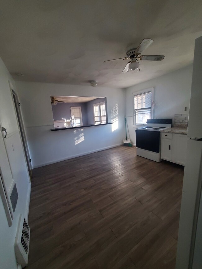 Building Photo - 12 S Willis Ave Unit 2