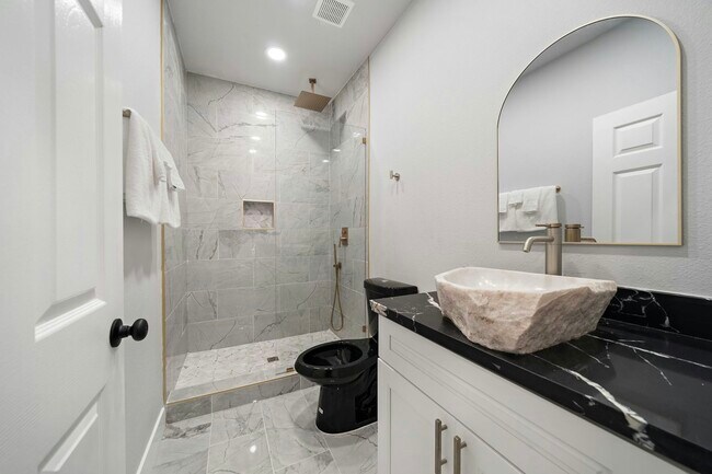 Photo - 801 Broadway Avenue J Unit E