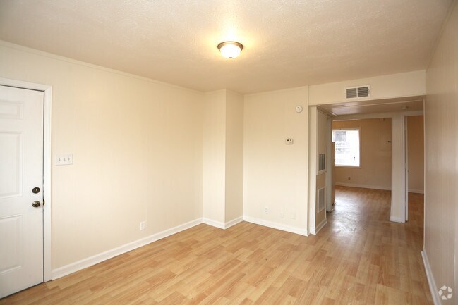 Photo - Lincoln Manor