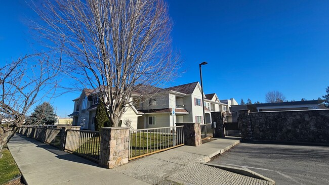 Building Photo - 2 bed 1 bath Post Falls, Ground Floor Condo Unit A 106