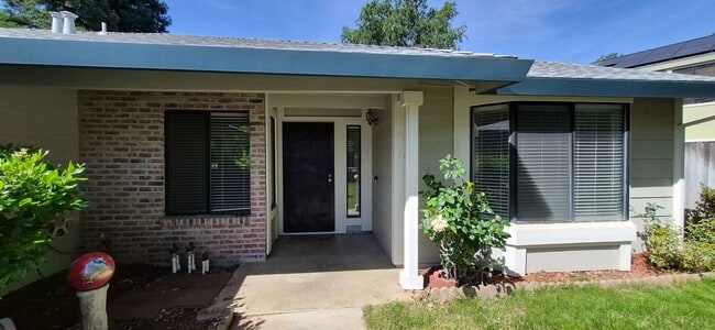 Photo - 642 Silvertop Way