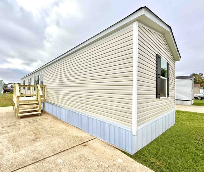 Building Photo - 3550 Carlyss Dr