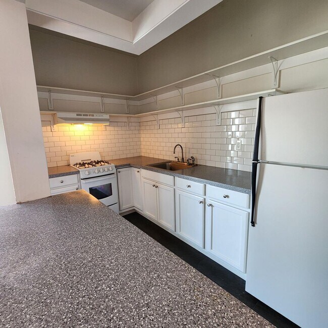 State Street - State Street Apartment Unit #5
