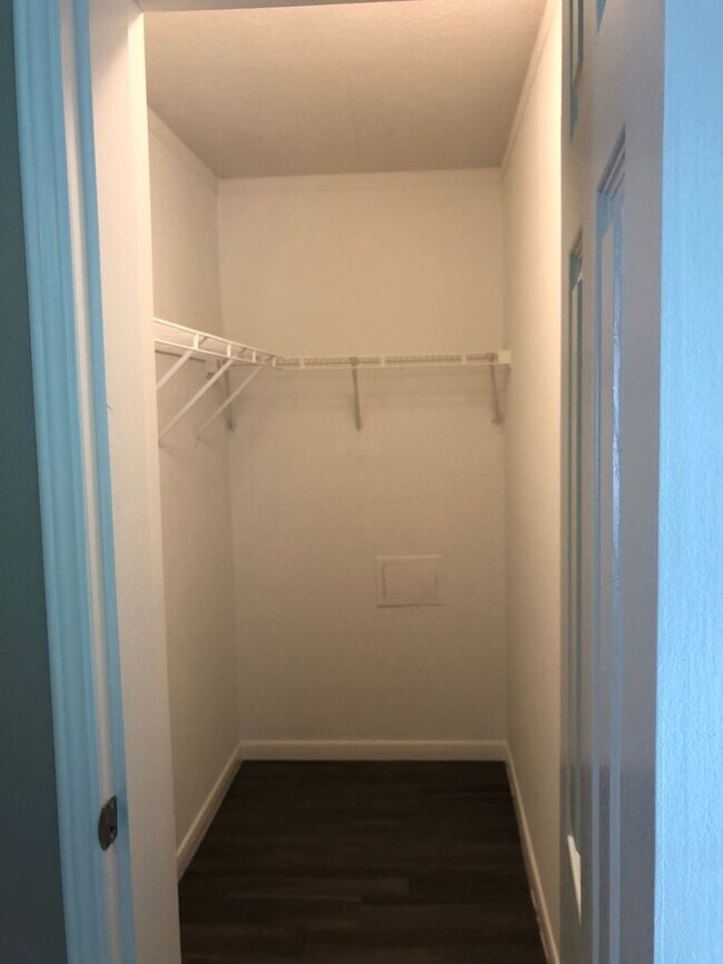 109 Varsity Dr Unit 109 Room D