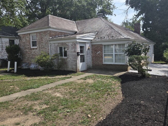 Building Photo - 7307 Dickinson Ave