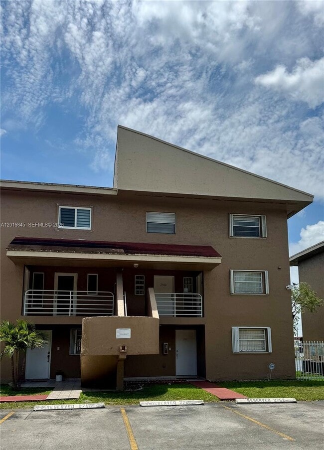 Building Photo - 2762 W 60th St Unit 53