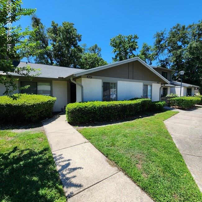 Building Photo - 7623 Baymeadows Cir W Unit 2024 Rental