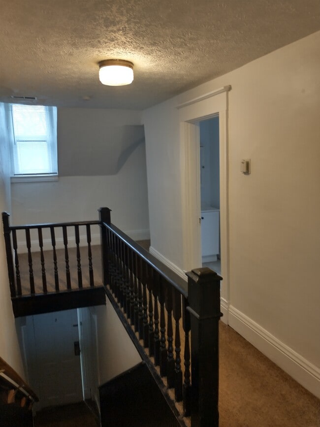 Building Photo - 437 Breck Ave Unit C