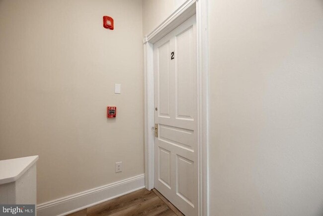Photo - 325 W Barnard St