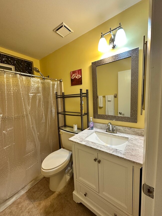 Photo - 1112 E Corktree Cir