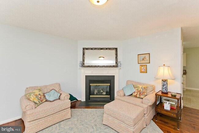 Photo - 2079 Honeysuckle Ln