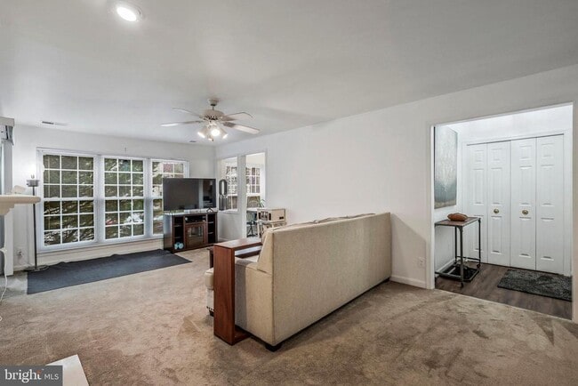 Building Photo - 9259 Cardinal Forest Ln Unit 201