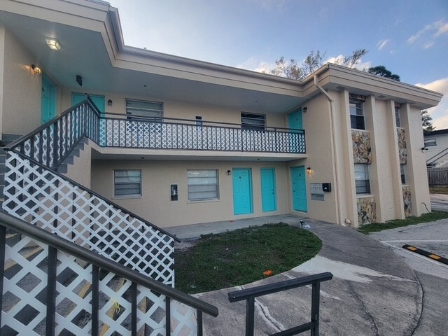 Building Photo - Avanda Oaks