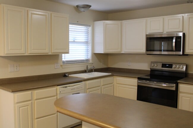 Photo - 1610 Christine Rd