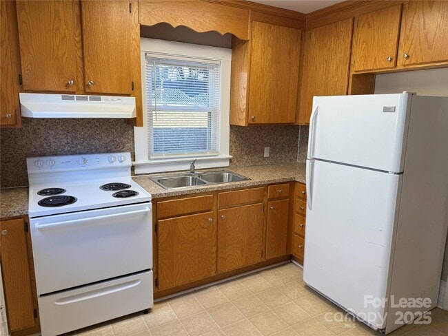 Photo - 445 Reynolda Dr