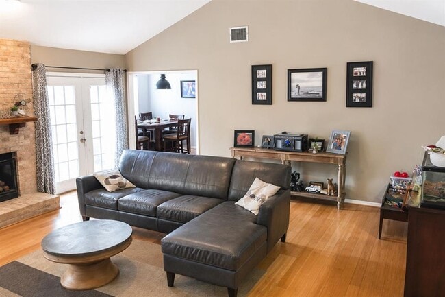 Photo - 2717 Deeringhill Dr