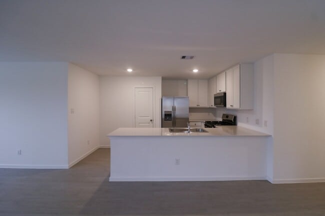 Building Photo - 2511 Night Emerald Dr