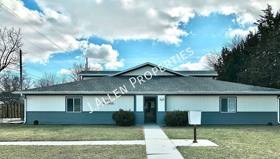 Photo - 607 W Michigan Ave