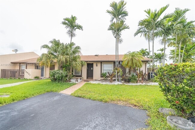 Building Photo - 12023 SW 110th St Cir E Rental