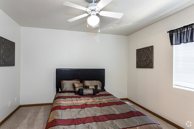 2BR, 2BA - 1152 SF