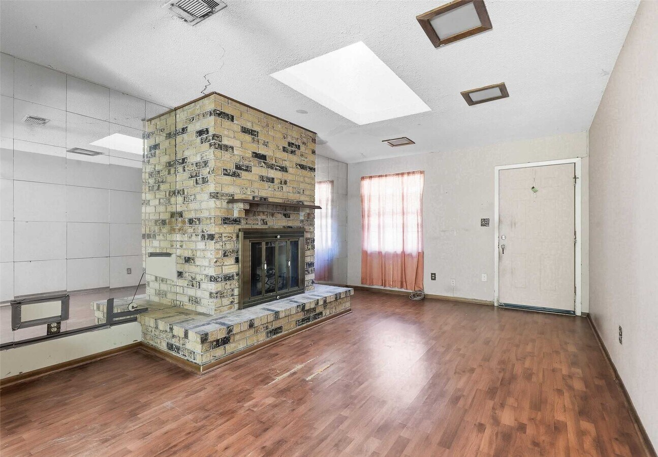 Photo - 2320 Meadow Crest